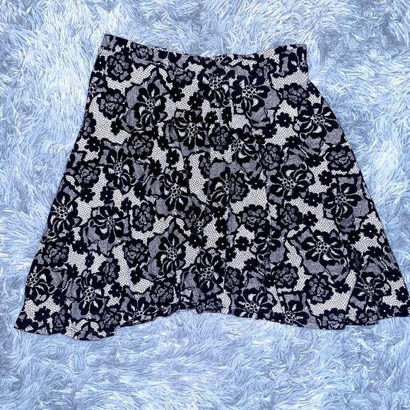 Dainty Skirt with Lace&Floral Pattern - Picture 1 of 2